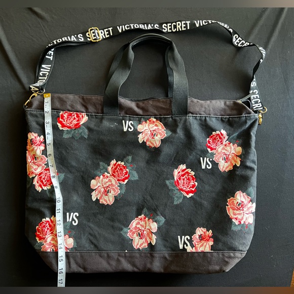 *RARE* Victoria's Secret Black Tote with Pink🌷 & Red 🌺 Floral Pattern - Picture 5 of 17
